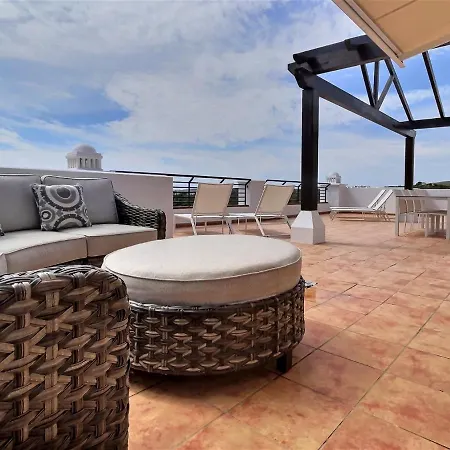 Spectacular 3 Bedroom Penthouse Appartement *