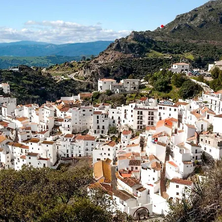 Spectacular 3 Bedroom Penthouse Appartement *